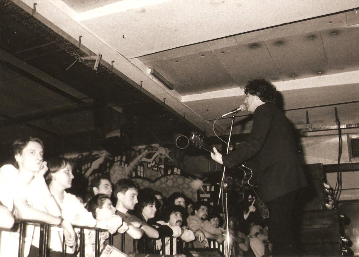 Steve Wynn sul palco del Bloom. 1991